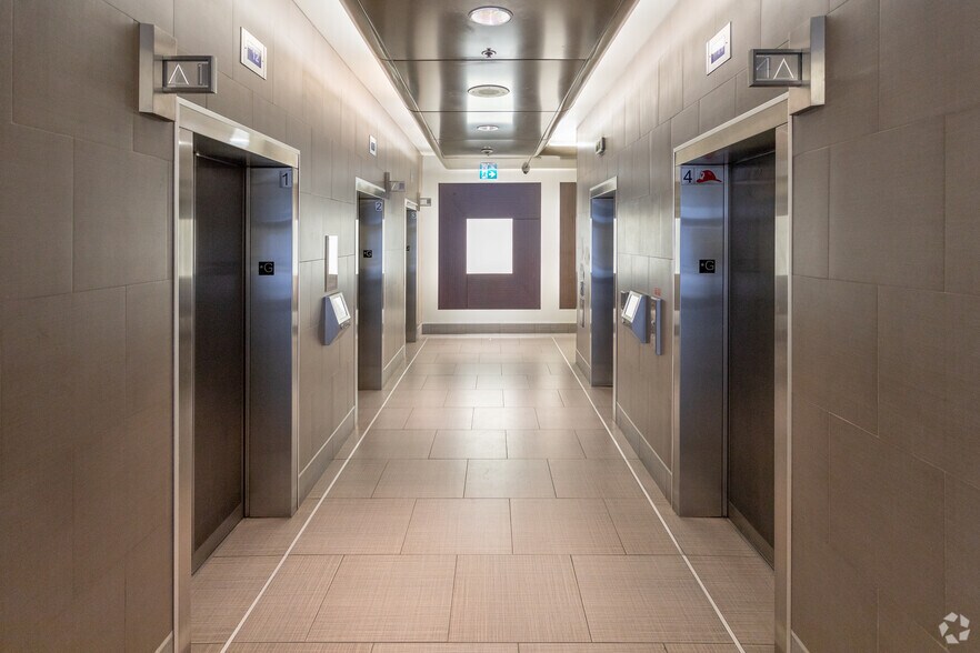 605 Robson St, Vancouver, BC à louer - Hall d’entrée – Image 2 sur 11