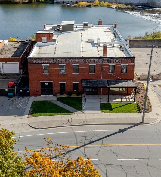 135 N George St, Cambridge, ON à louer - Photo de l’immeuble – Image 2 sur 3