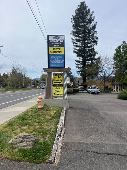 2728 W Main St, Medford, OR à louer - Photo de l’immeuble – Image 3 sur 11