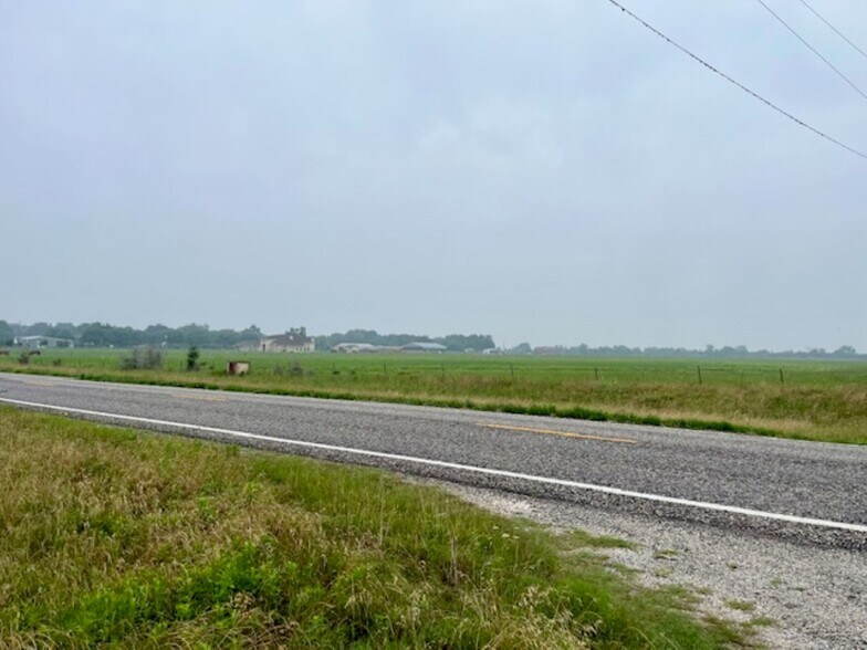 3575 FM 1094, Sealy, TX à vendre - Photo de l’immeuble – Image 2 sur 10