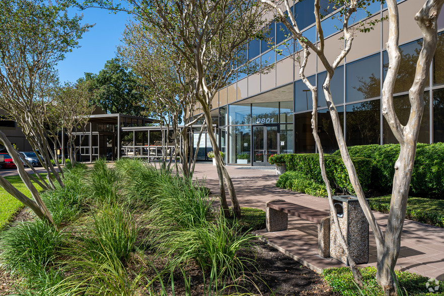 9801 Westheimer Rd, Houston, TX à louer - Photo de l’immeuble – Image 3 sur 17