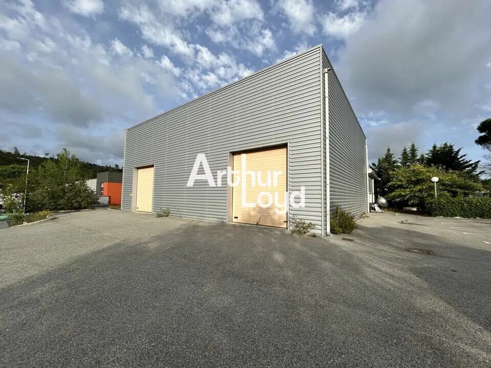 Local d’activités dans Saint-Raphaël à louer Photo principale– Image 1 sur 7