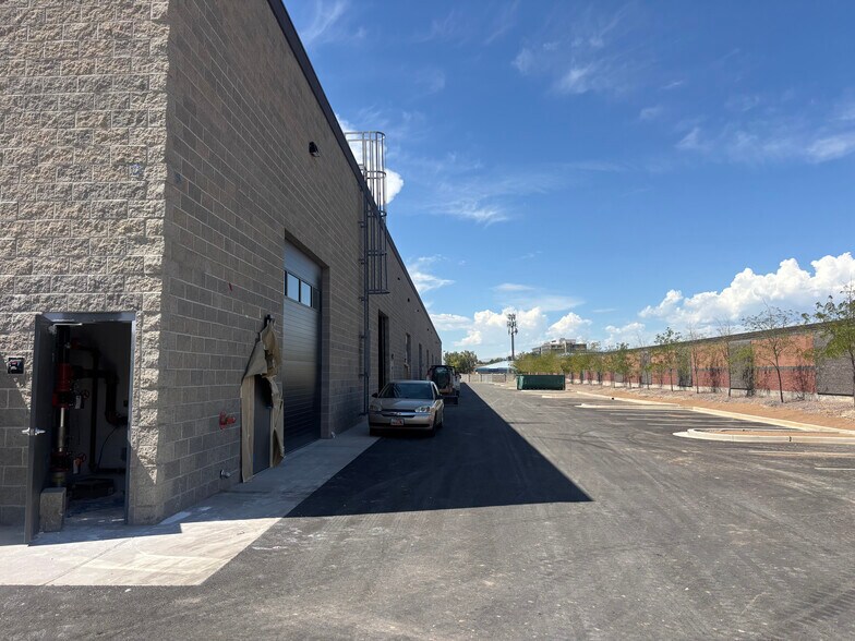 633 E Lakeview Pky, Provo, UT à louer - Photo de l’immeuble – Image 2 sur 14