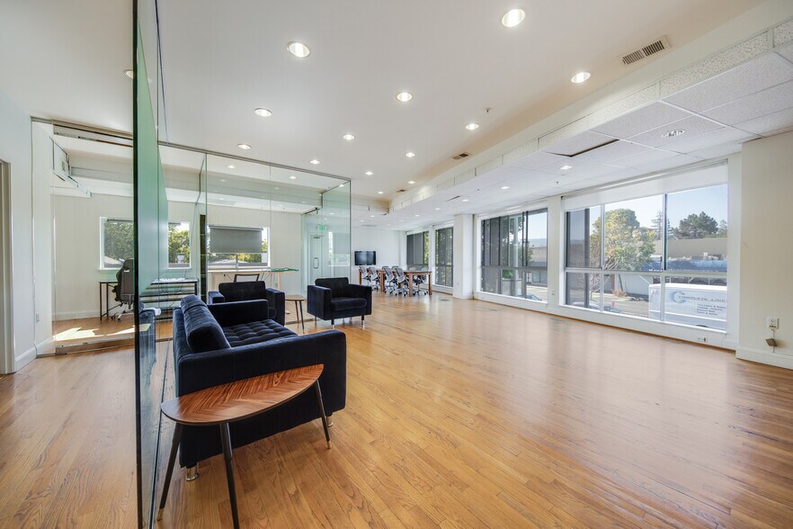 2051 El Camino Real, Palo Alto, CA à vendre - Photo de l’immeuble – Image 2 sur 7