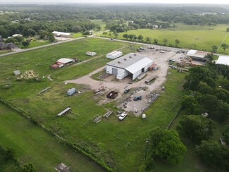 Plus de détails pour 726 Highland Park Dr, Clute, TX - Industriel/Logistique à louer