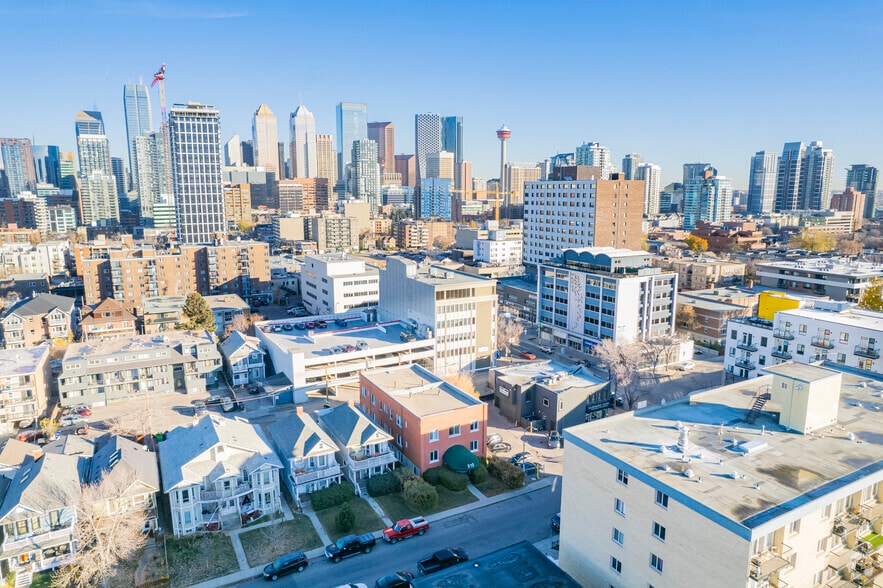 510 19th Ave SW, Calgary, AB à vendre - Aérien – Image 3 sur 14