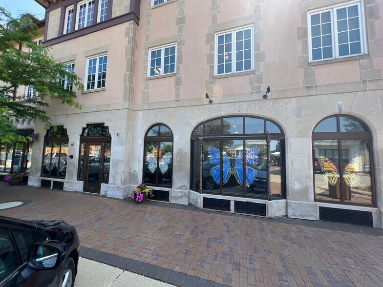430 Park Ave, Highland Park, IL à louer - Photo de l’immeuble – Image 1 sur 11