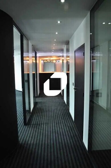 Bureau dans Grigny à louer - Photo de l’immeuble – Image 3 sur 9