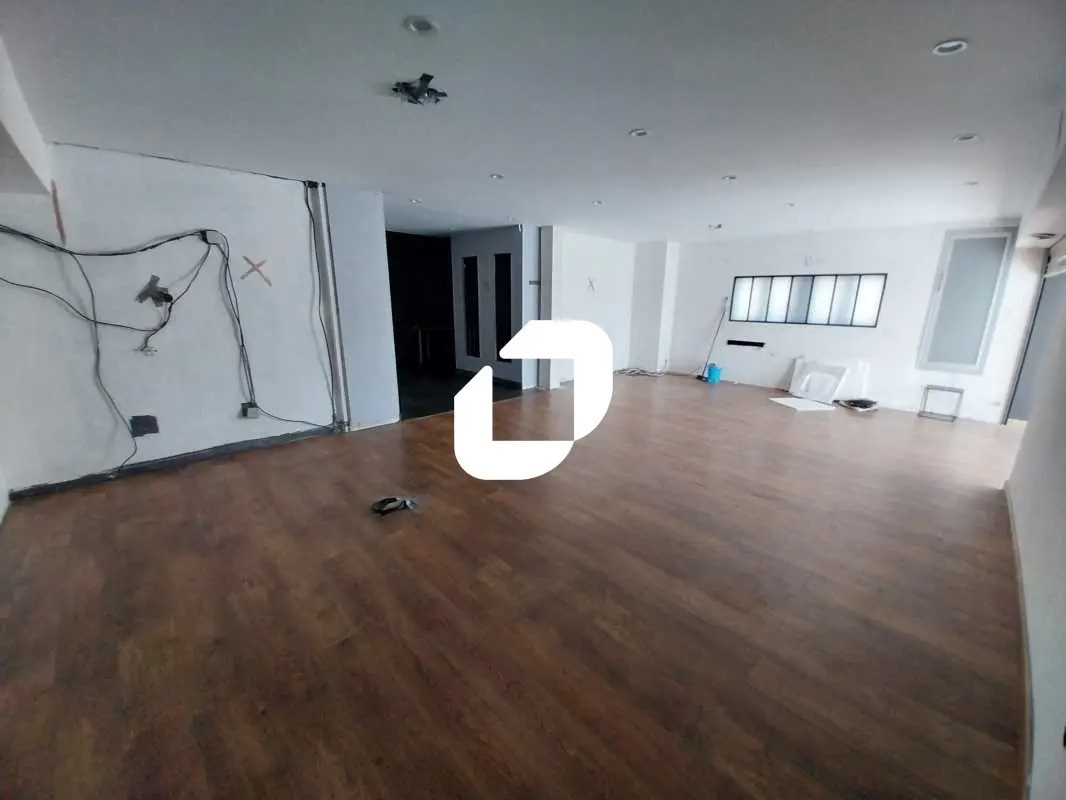 Industriel/Logistique dans Eysines à louer Photo de l’immeuble– Image 1 sur 9