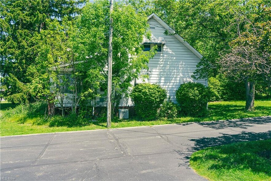 21950 Euclid Ave, Euclid, OH à vendre - Photo de l’immeuble – Image 3 sur 8