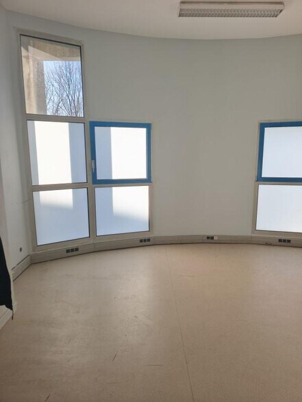 Bureau dans Hérouville-Saint-Clair à vendre - Photo intérieure – Image 3 sur 3
