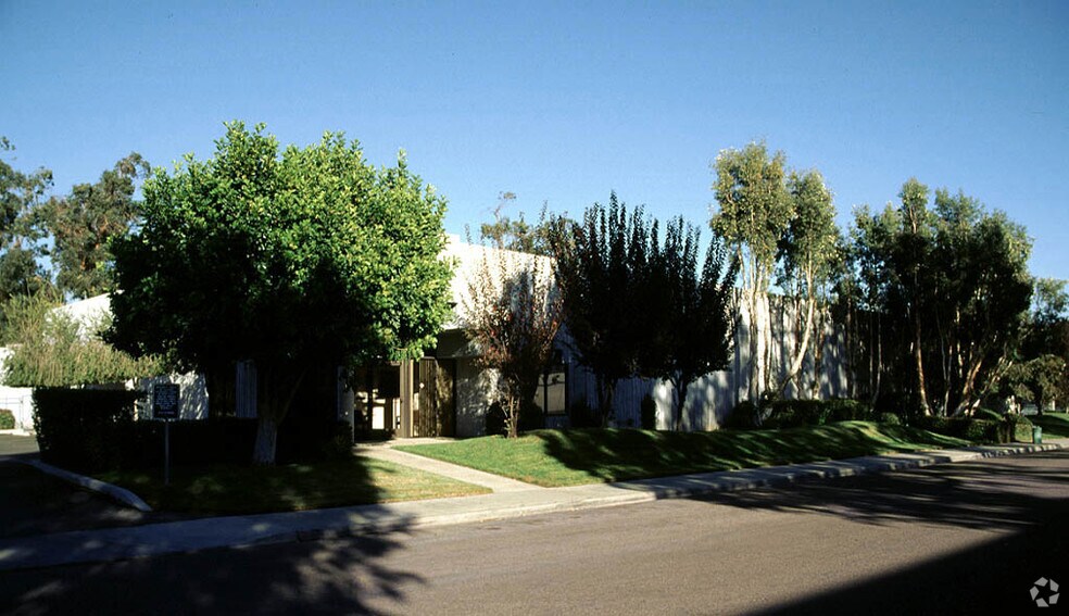 920 Armorlite Dr, San Marcos, CA à louer - Photo de l’immeuble – Image 3 sur 4