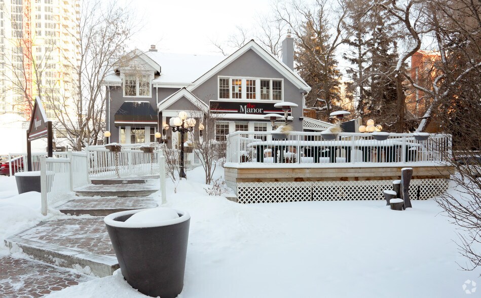 10109 125th St NW, Edmonton, AB à vendre - Photo de l’immeuble – Image 2 sur 3