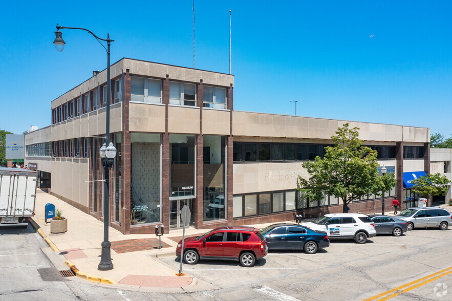 216 W Madison St, Waukegan, IL à louer - Photo principale – Image 3 sur 34