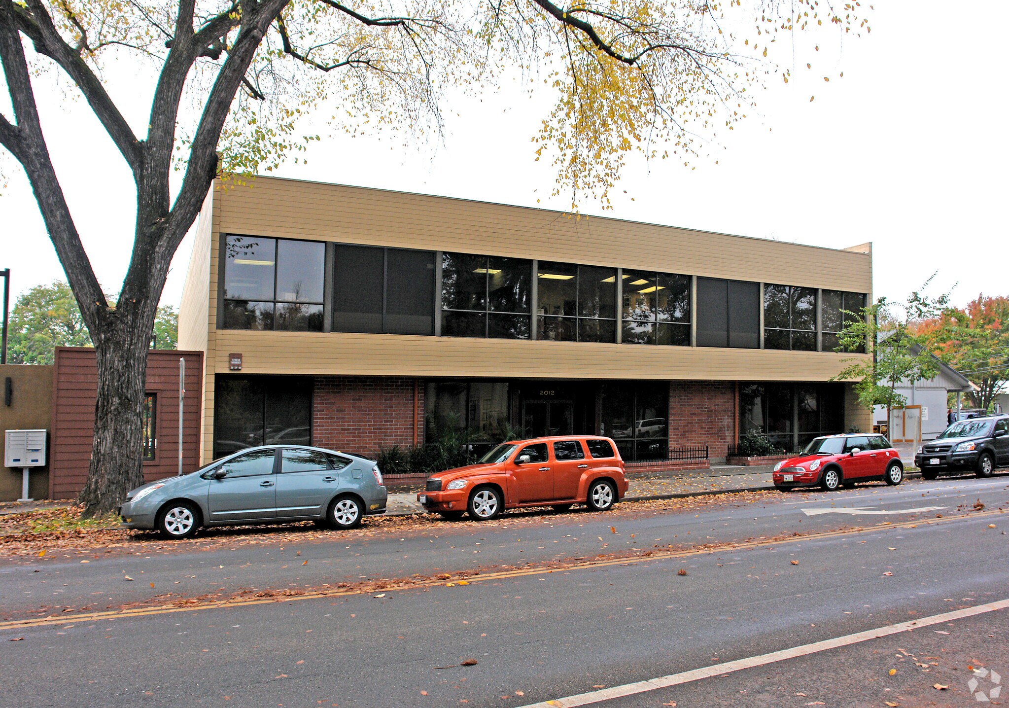 2012 H St, Sacramento, CA à louer Photo principale– Image 1 sur 8