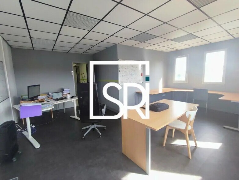 Bureau dans Clermont-Ferrand à louer - Photo de l’immeuble – Image 3 sur 20