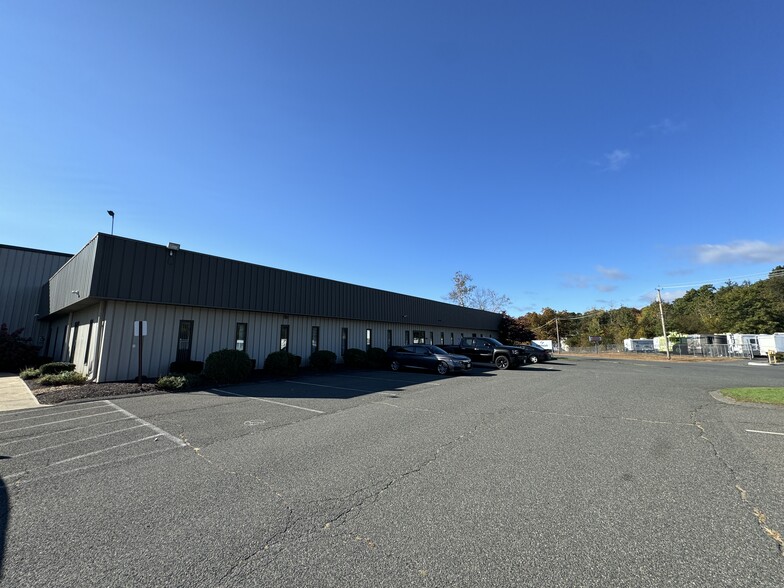 21 Industrial Dr, South Hadley, MA à louer - Photo de l’immeuble – Image 2 sur 16