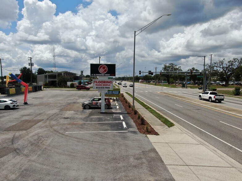 15445 N Nebraska Ave, Lutz, FL à louer - Photo de l’immeuble – Image 2 sur 18
