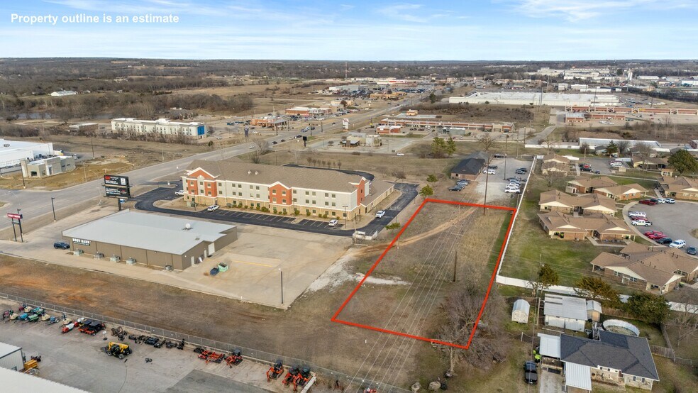1105 Lonnie Abbott Blvd, Ada, OK à vendre - Photo de l’immeuble – Image 2 sur 11