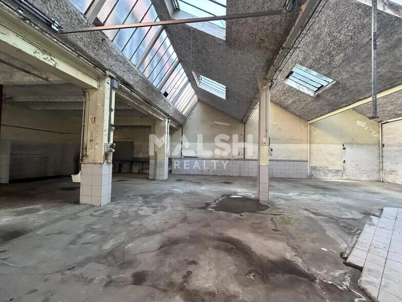 Local d'activités dans Lyon à vendre - Photo de l’immeuble – Image 1 sur 5