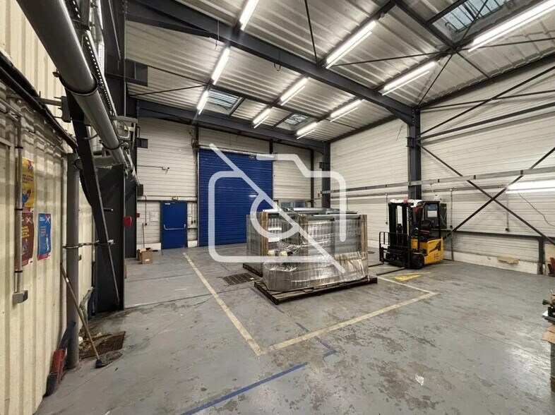 Bureau dans Buc à louer - Photo de l’immeuble – Image 1 sur 7