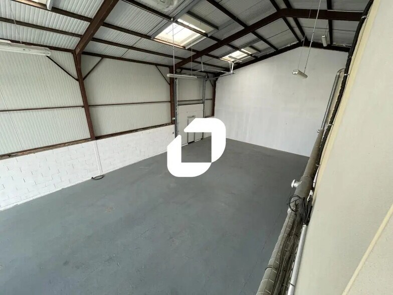 Local d'activités dans Reims à vendre - Photo de l’immeuble – Image 2 sur 14