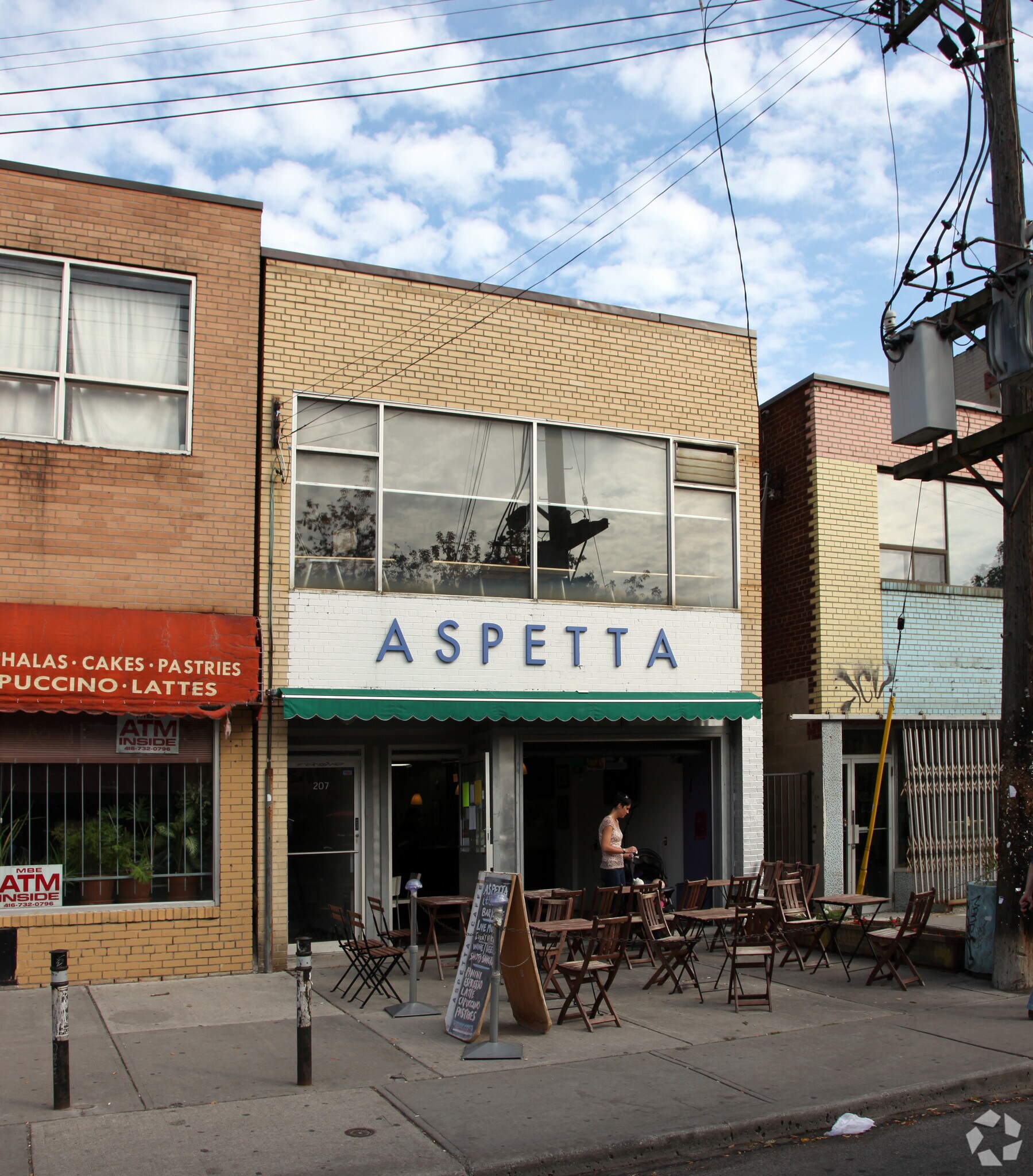 207 Augusta Ave, Toronto, ON à louer Photo de l’immeuble– Image 1 sur 3