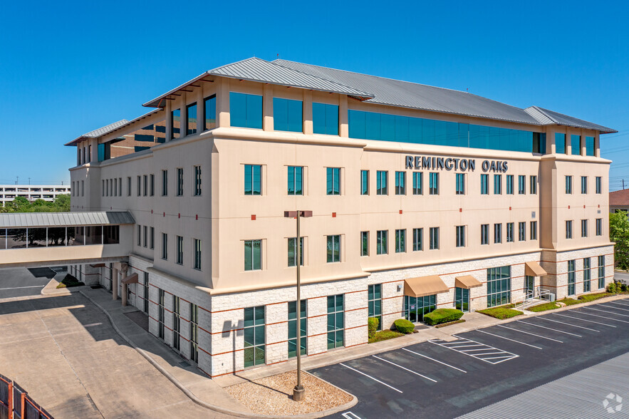 525 Oak Centre Dr, San Antonio, TX à louer - Photo de l’immeuble – Image 2 sur 4