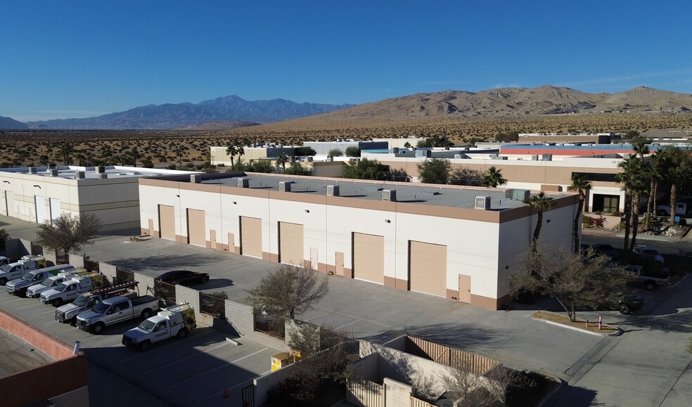 72099 North Shore St, Thousand Palms, CA à louer - Photo de l’immeuble – Image 3 sur 5