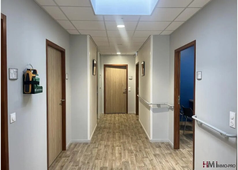 Local d'activités dans Saint-Romain-de-Colbosc à vendre - Photo de l’immeuble – Image 3 sur 7