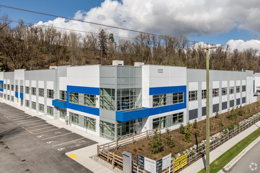 1325 Riverside Rd, Abbotsford, BC à louer - Photo de l’immeuble – Image 3 sur 4