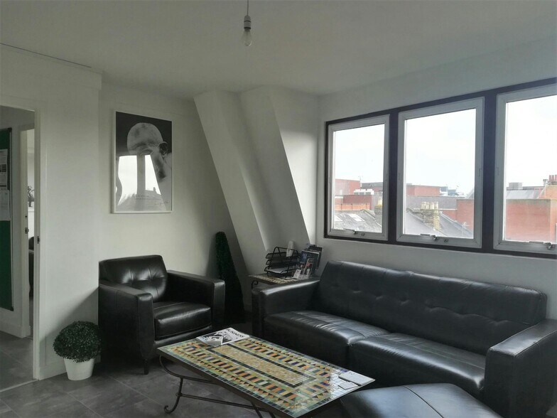 69 High St, Maidenhead à louer - Photo de l’immeuble – Image 3 sur 5