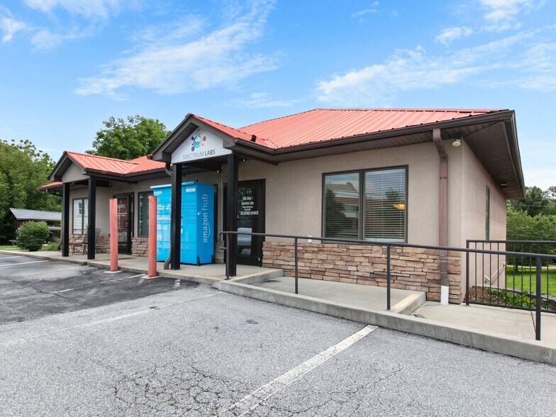 2690 Hendersonville Rd, Fletcher, NC à louer - Photo de l’immeuble – Image 1 sur 30