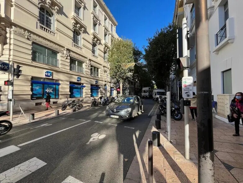 Local commercial dans Antibes à vendre - Photo de l’immeuble – Image 2 sur 2