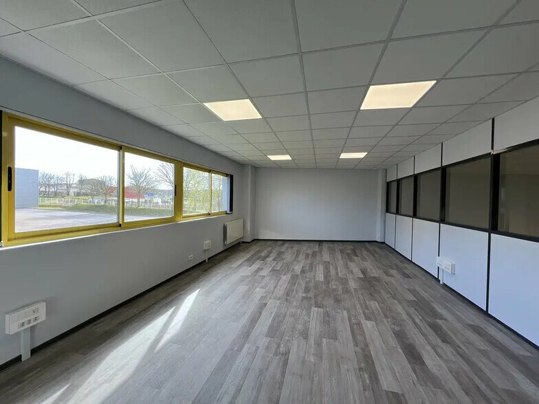 Local d’activités dans GONFREVILLE-L'ORCHER à louer - Photo intérieure – Image 2 sur 7