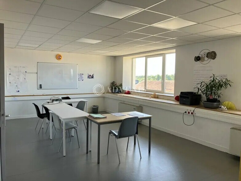 Bureau dans Bourges à louer - Photo de l’immeuble – Image 1 sur 3