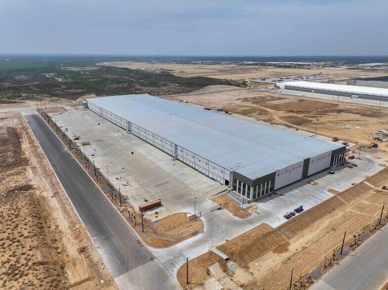 21648 Kraus Lp, Laredo, TX à louer - Photo de l’immeuble – Image 2 sur 4