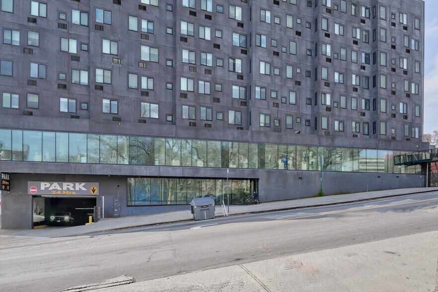 898 Saint Nicholas Ave, New York, NY à louer - Photo de l’immeuble – Image 3 sur 11