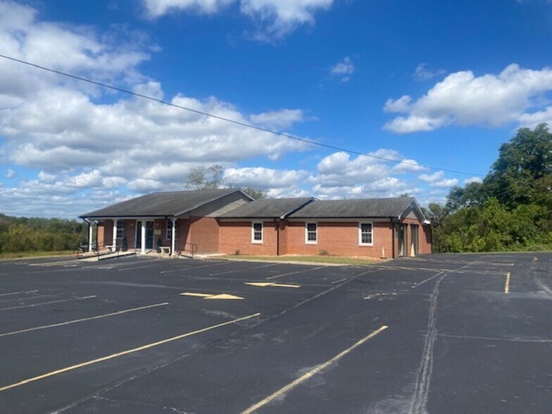 109 Fontaine Dr, Ridgeway, VA à vendre - Photo de l’immeuble – Image 2 sur 43