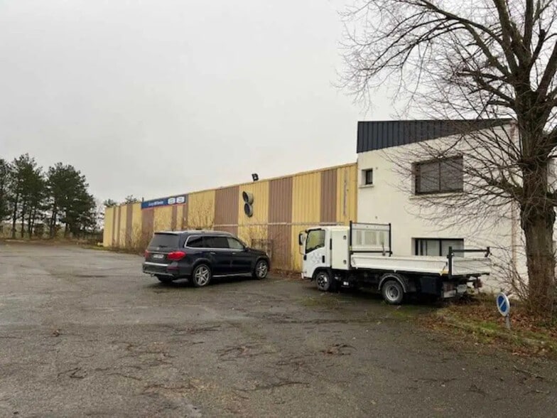 Industriel/Logistique dans Thiverval-Grignon à vendre - Photo de l’immeuble – Image 2 sur 9