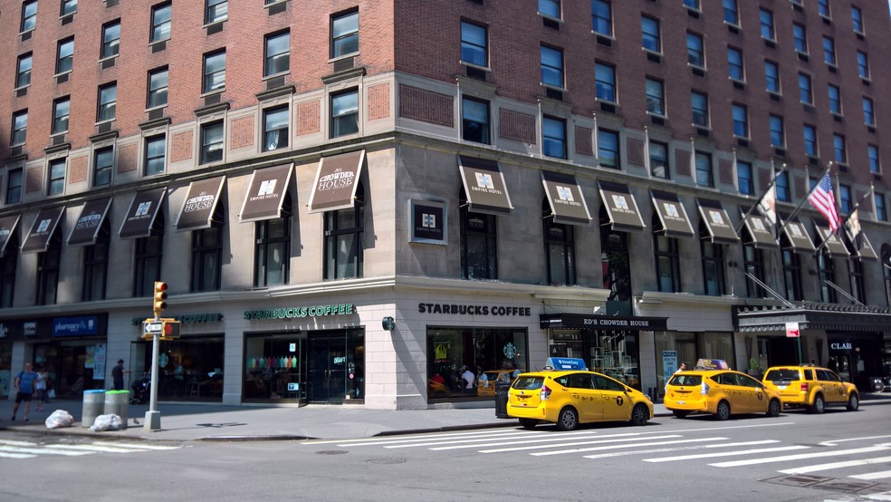 44 W 63rd St, New York, NY à louer - Photo de l’immeuble – Image 3 sur 6