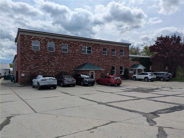 9755 Plank Rd, Montville, OH à vendre - Photo de l’immeuble – Image 2 sur 6