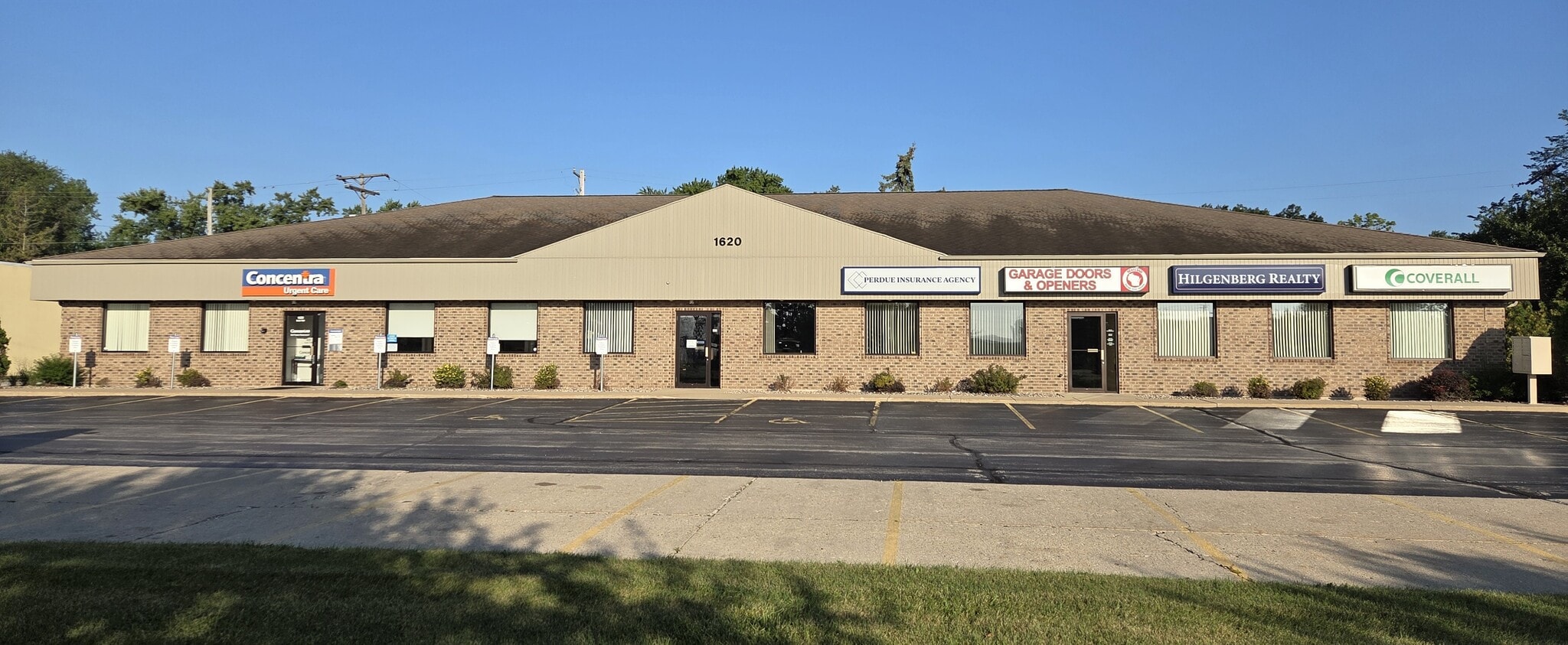1620 S Ashland Ave, Green Bay, WI à louer Photo de l’immeuble– Image 1 sur 2
