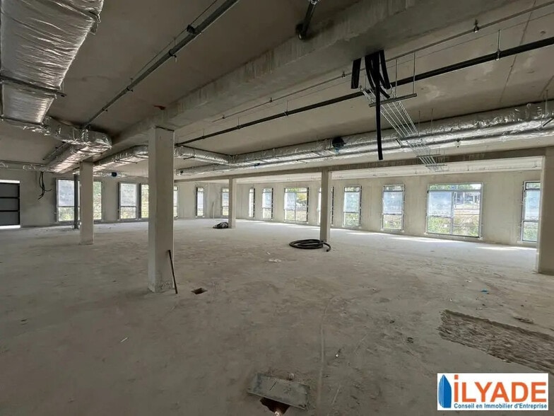 Bureau dans Meyreuil à louer - Photo de l’immeuble – Image 2 sur 11