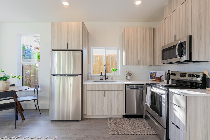 7560 N Emerald Ave, Portland, OR à vendre - Photo intérieure – Image 2 sur 10