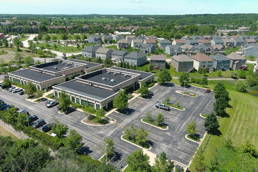 320 Cardinal Dr, St Charles, IL à louer - Photo de l’immeuble – Image 3 sur 34