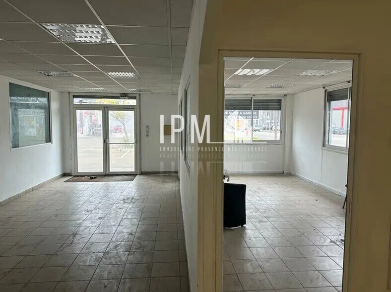 Local commercial dans Le Pontet à vendre - Photo de l’immeuble – Image 3 sur 5