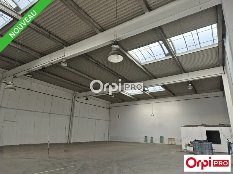 Local d’activités dans Valence à louer - Photo de l’immeuble – Image 2 sur 7