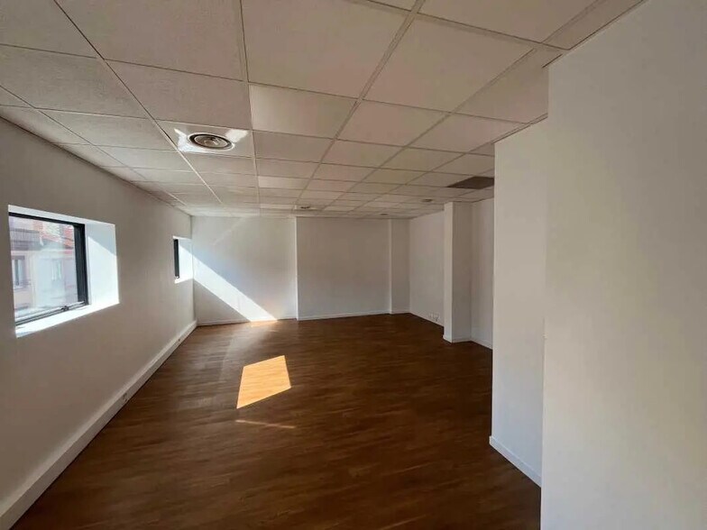 Bureau dans Lyon à louer - Photo de l’immeuble – Image 3 sur 6