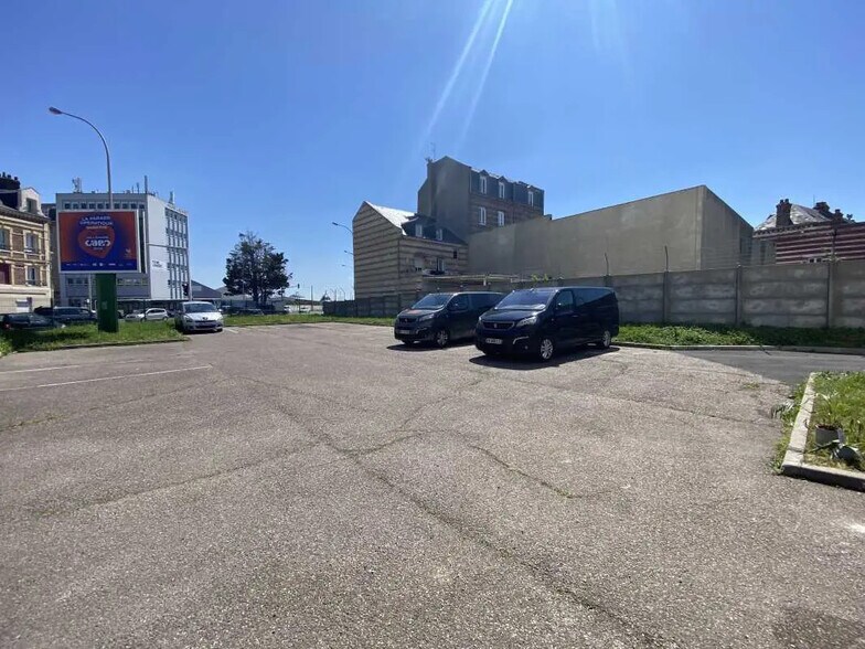 Local d’activités dans Le Havre à louer - Photo de l’immeuble – Image 2 sur 5